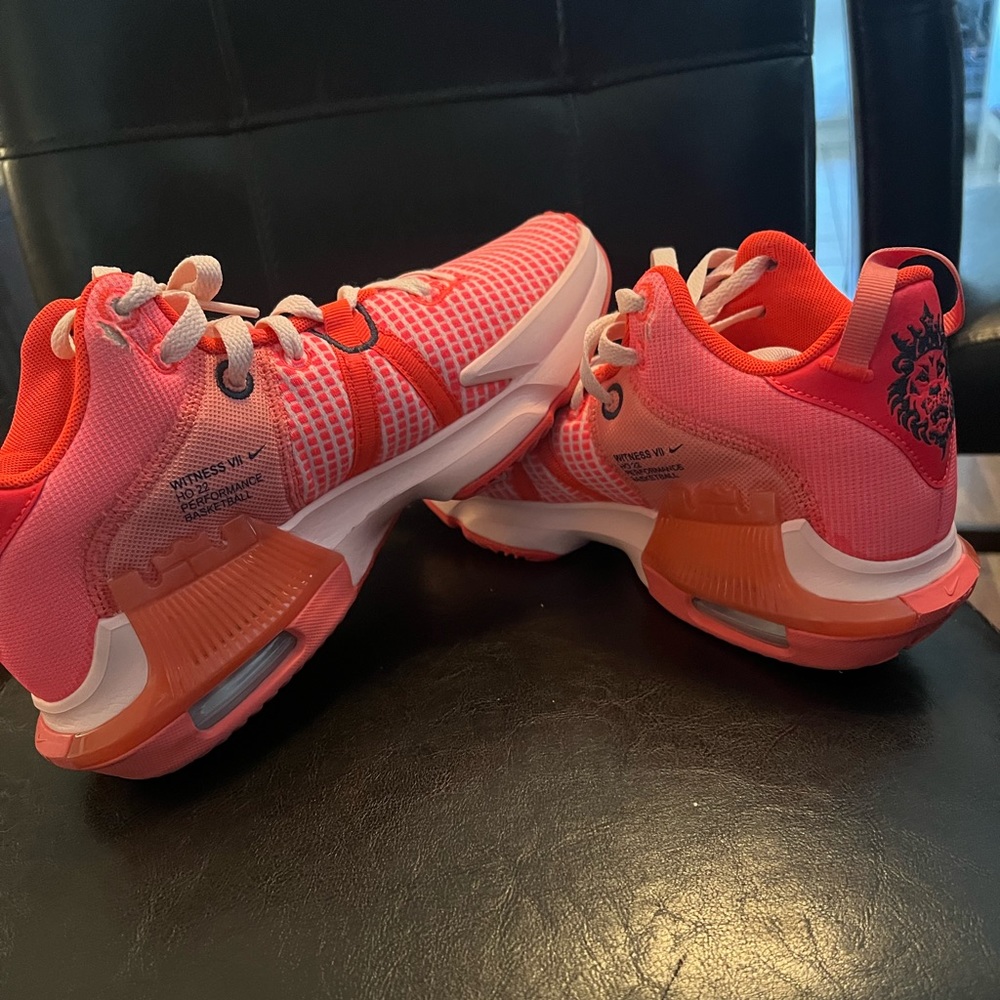 Men’s Nike Lebron Witness 7 size 9